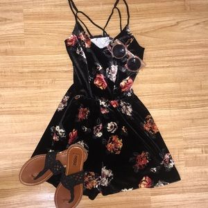 (SOLD)Black flower velvet soft romper